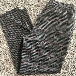 Love Tree Woman’s Black and Gray Plaid Pants